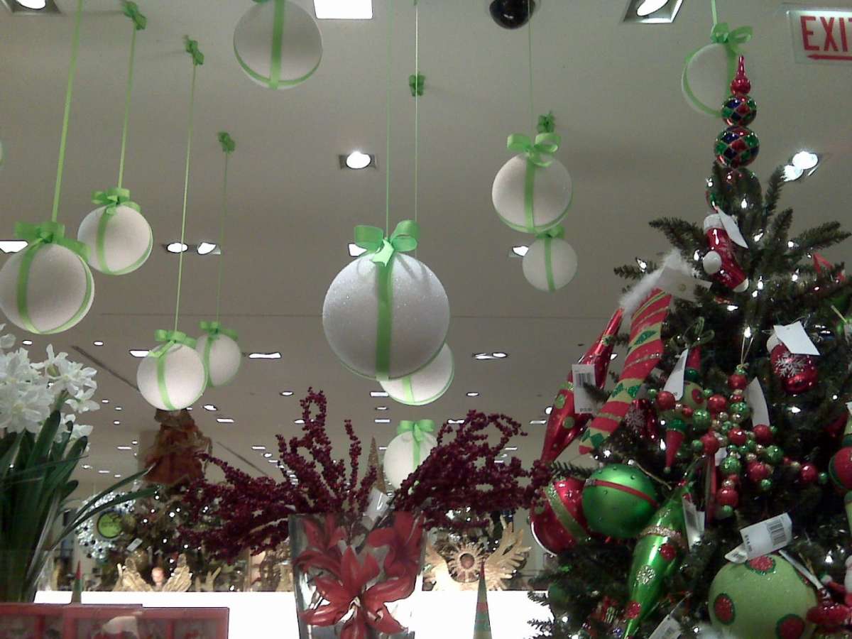 Decorazioni natalizie con palloncini