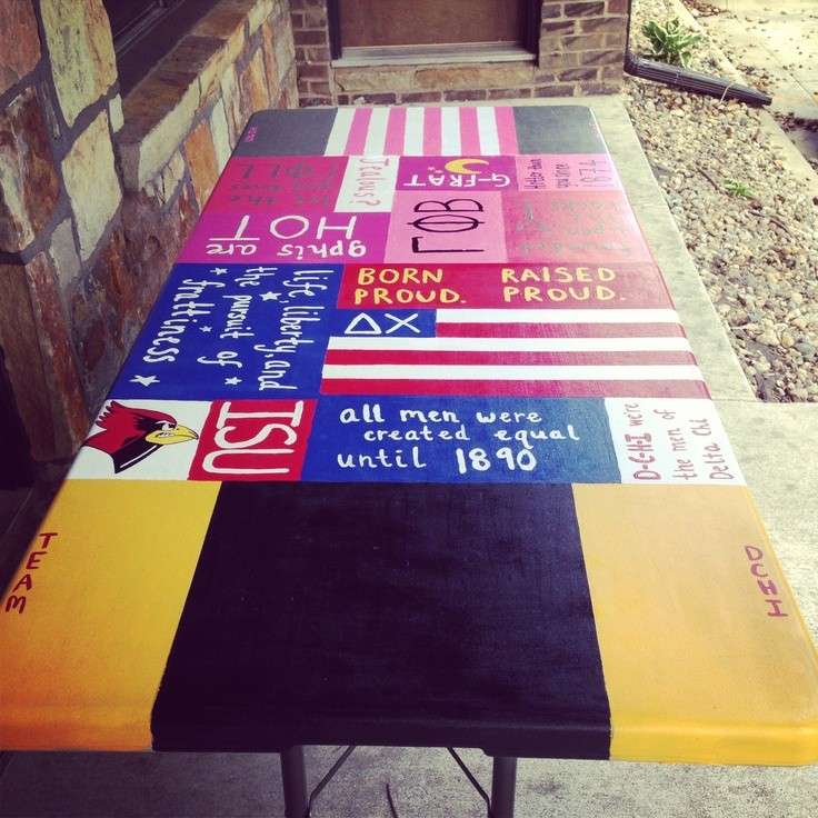 Decorazioni pop sul tavolo