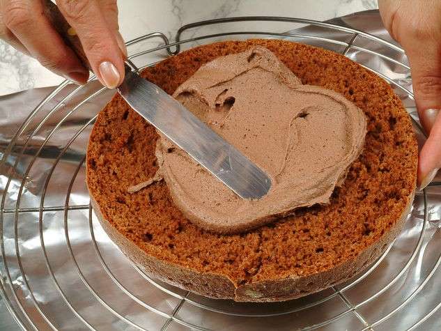 Fase preparazione della torta gianduia