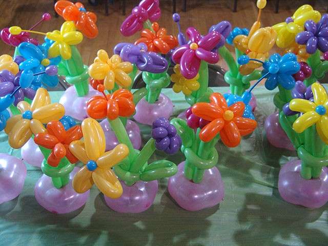 Fiori colorati con i palloncini
