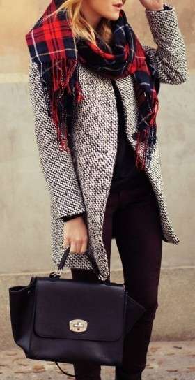 Look con sciarpa tartan