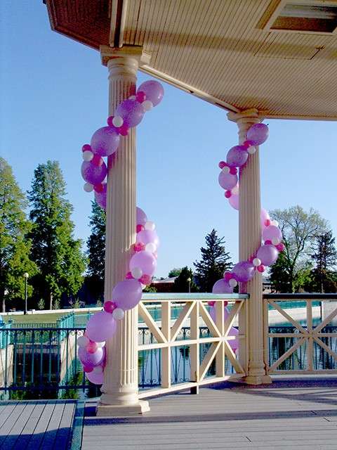 Palloncini decorativi sulle colonne