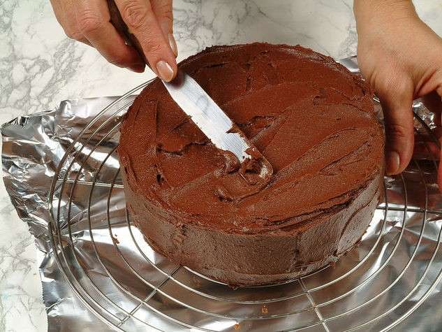 Preparazione torta gianduia