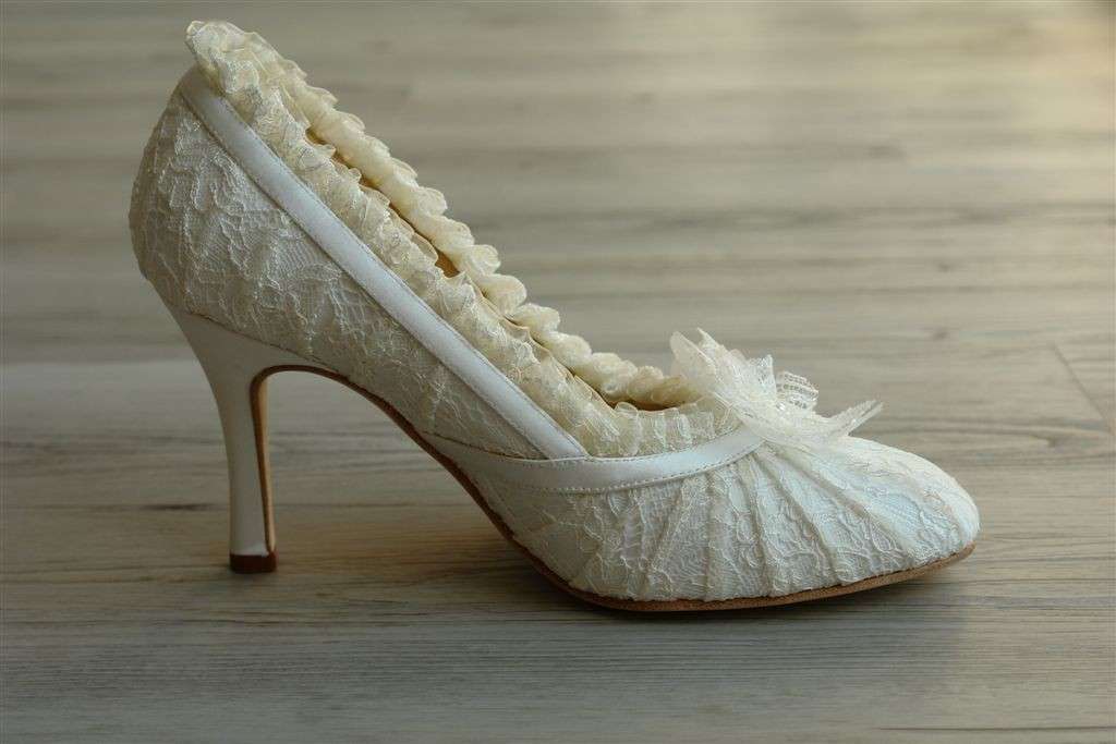 Scarpa ricamata per la sposa