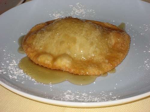 Seadas miele e formaggio