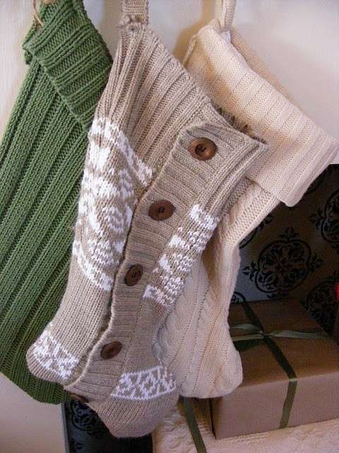 Calza della befana con vecchi maglioni