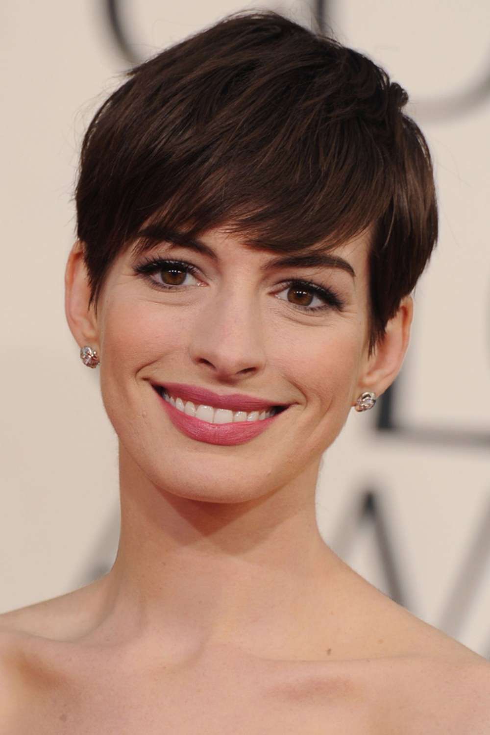 Capelli con frangia per Anne Hathaway