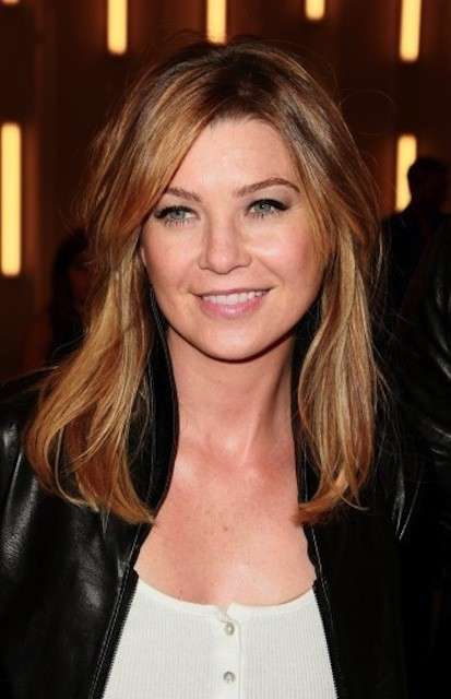 Capelli lisci alle spalle come Ellen Pompeo