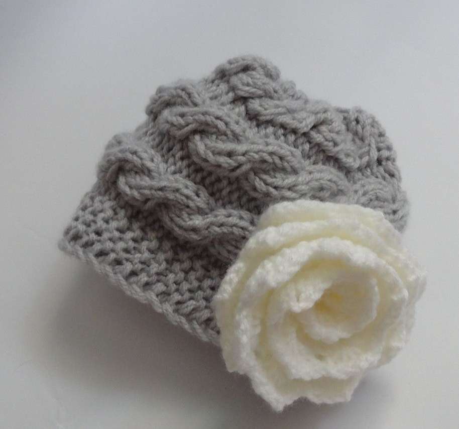 Cappellino con fiorellino