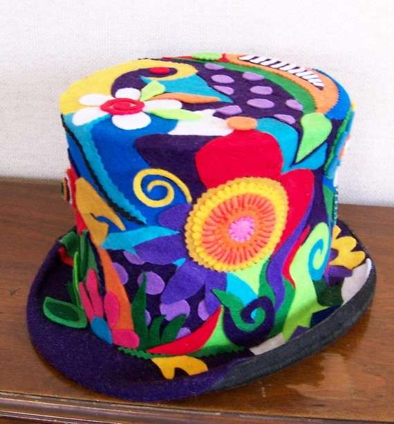 Cappello decorato con pannolenci