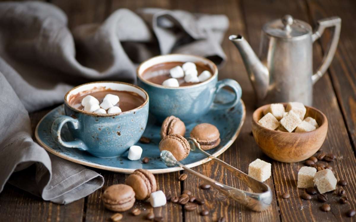 Cioccolata calda con macaron