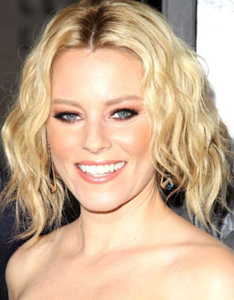 Elizabeth Banks con long bob mosso