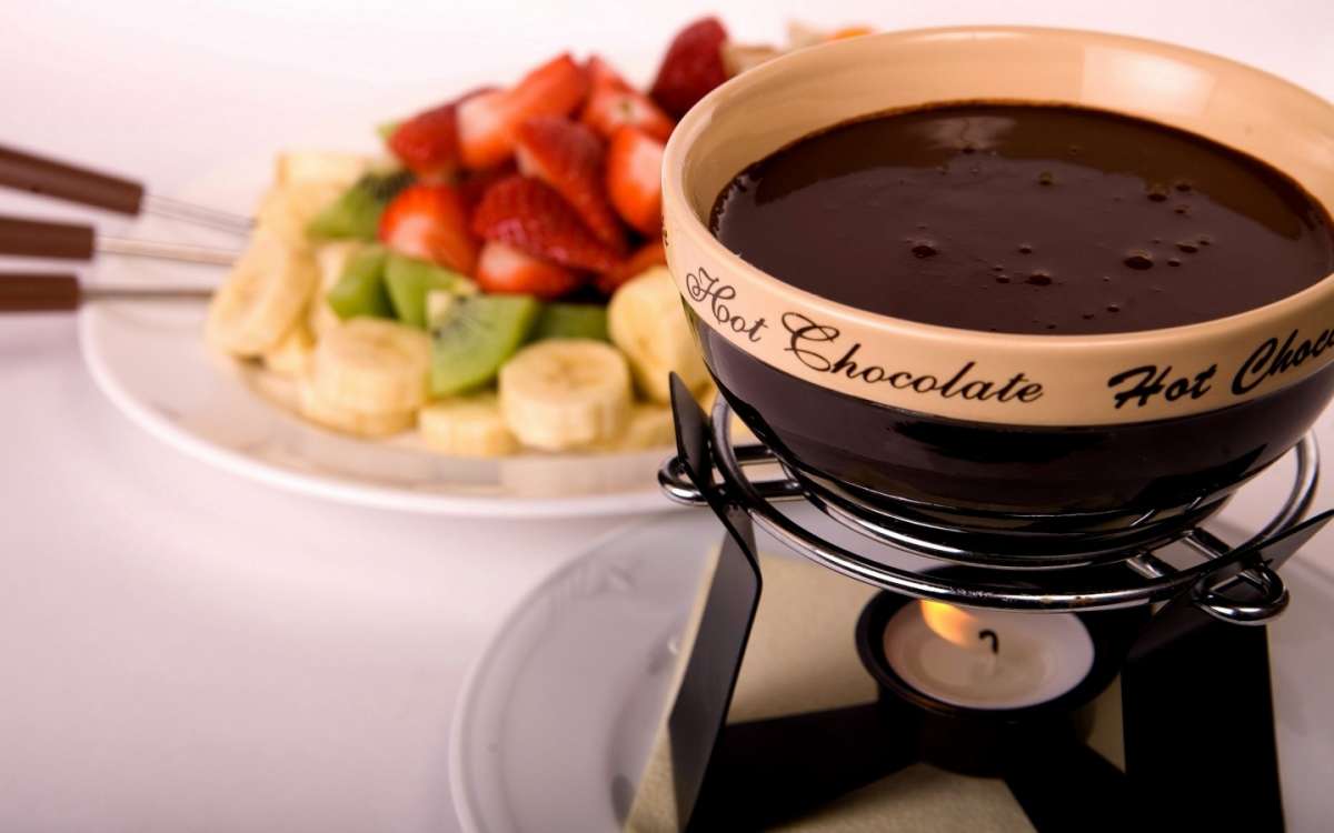 Fonduta di cioccolato con frutta