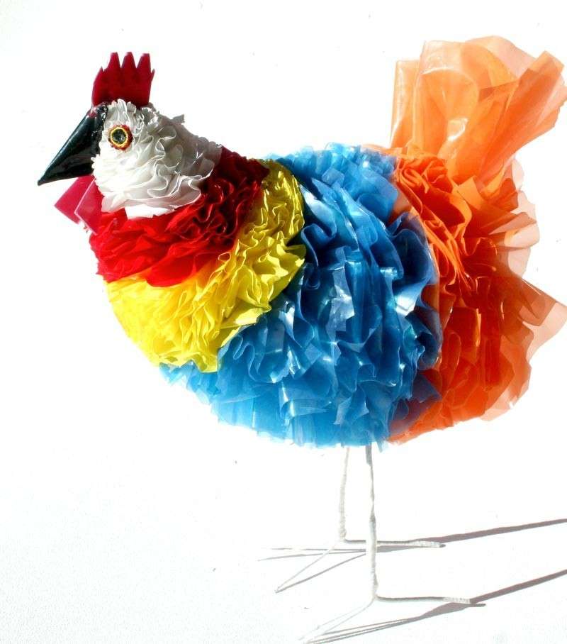 Gallina di plastica riciclata