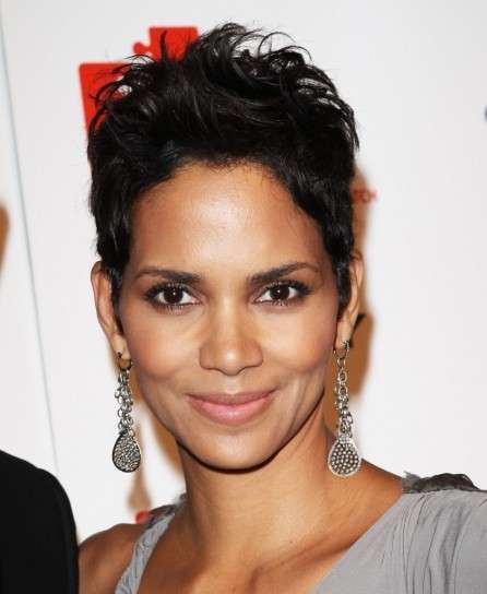 Halle Berry, capelli effetto spettinato