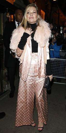 Kate Moss con un look retrò