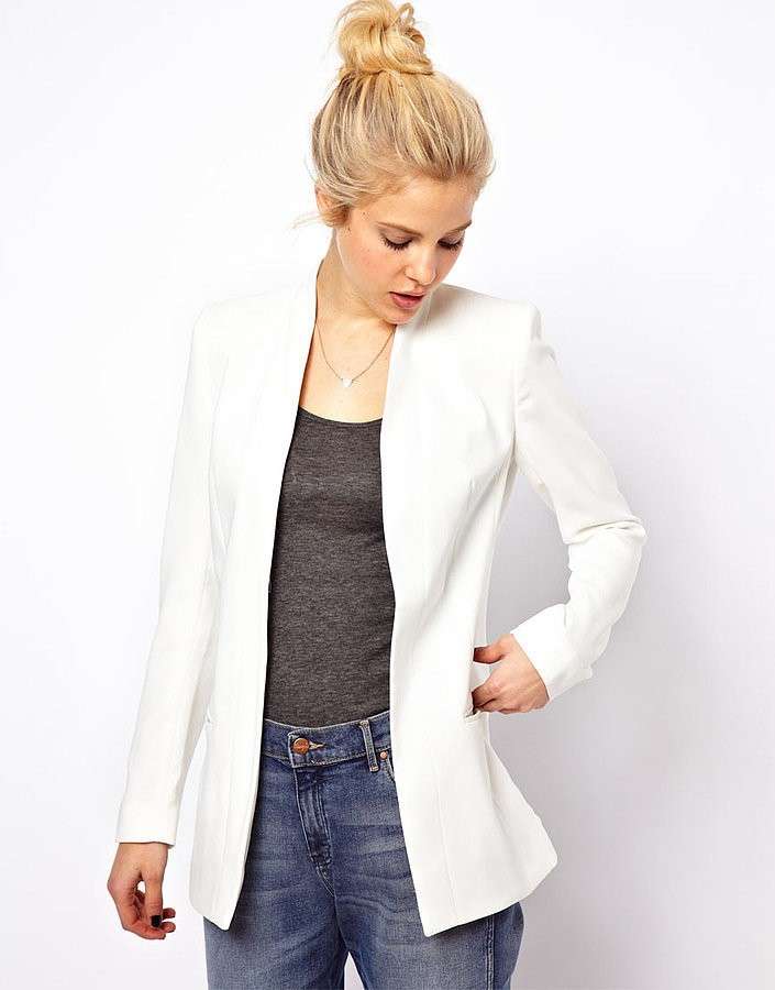 Look con blazer bianco