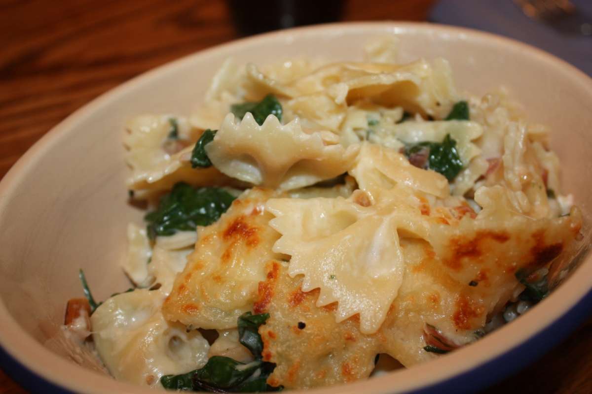 Penne con rucola e besciamella