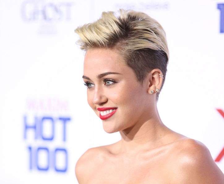 Short hairstyle di Miley Cyrus