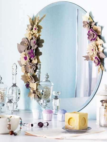 Specchi decorati con i fiori