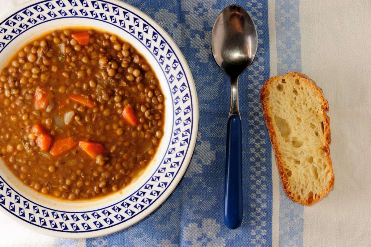Zuppa con riso e lenticchie