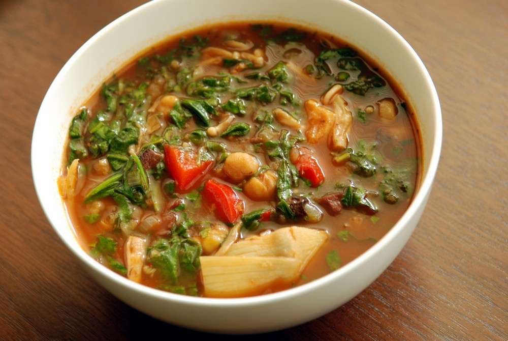 Zuppa di ceci, carciofi e spinaci