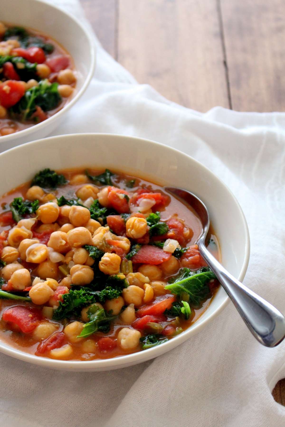 Zuppa di ceci, pomodori e cime di rapa