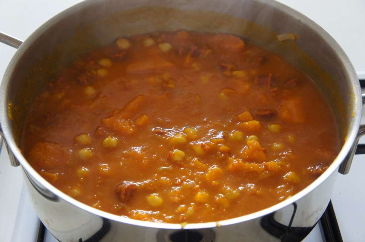 Zuppa di ceci, zucca e salsiccia