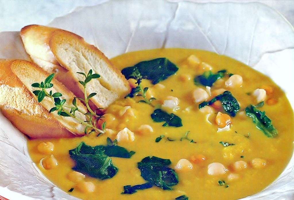 Zuppa di ceci e spinaci con crostini