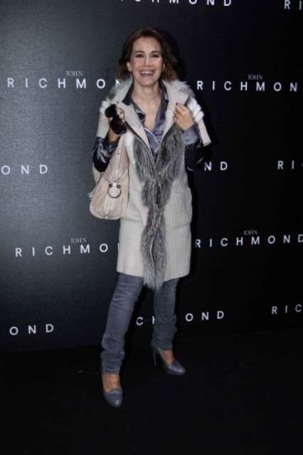 Abito elegante per la conduttrice