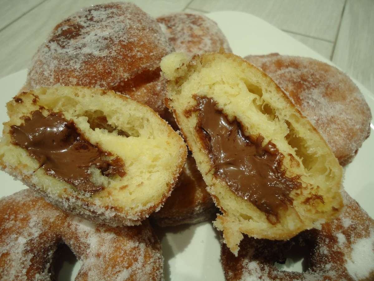 Bombe napoletante ripiene di nutella