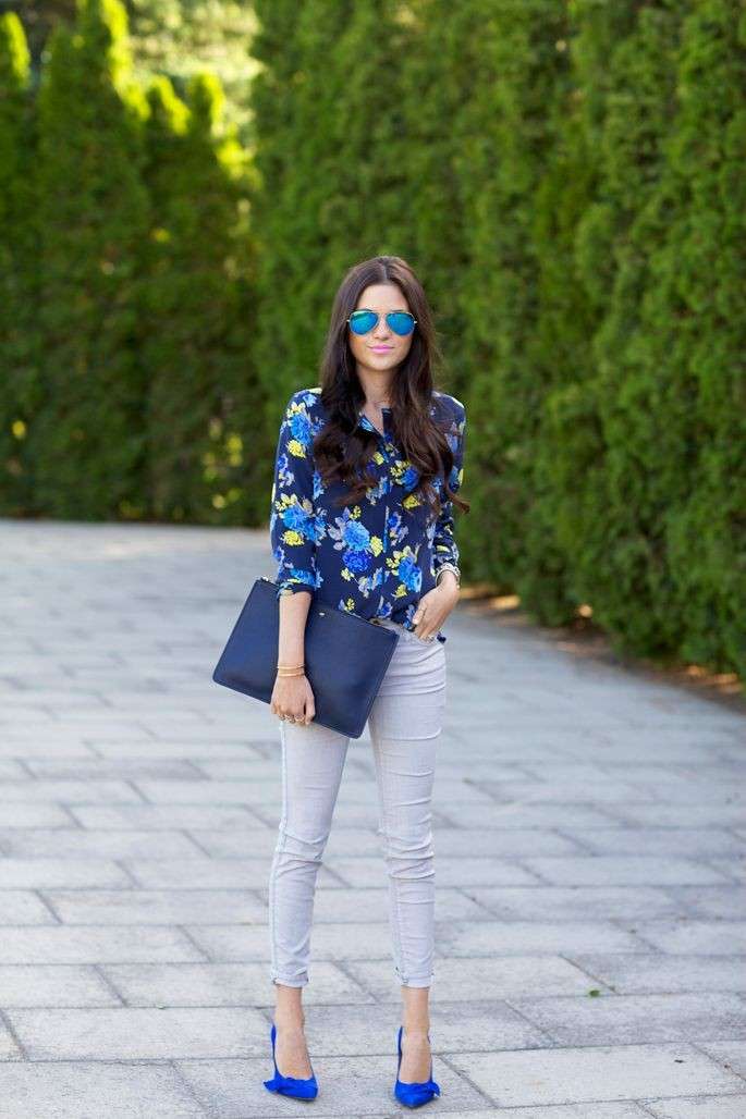 Camicia e scarpe blu