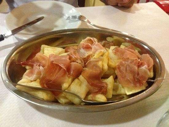 Chiacchiere salate con prosciutto