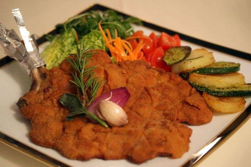 Cotoletta alla milanese con verdure