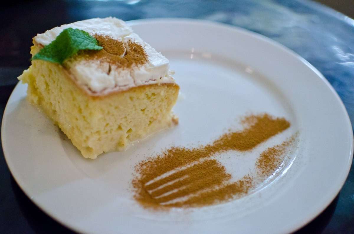 Dessert torta tres leches