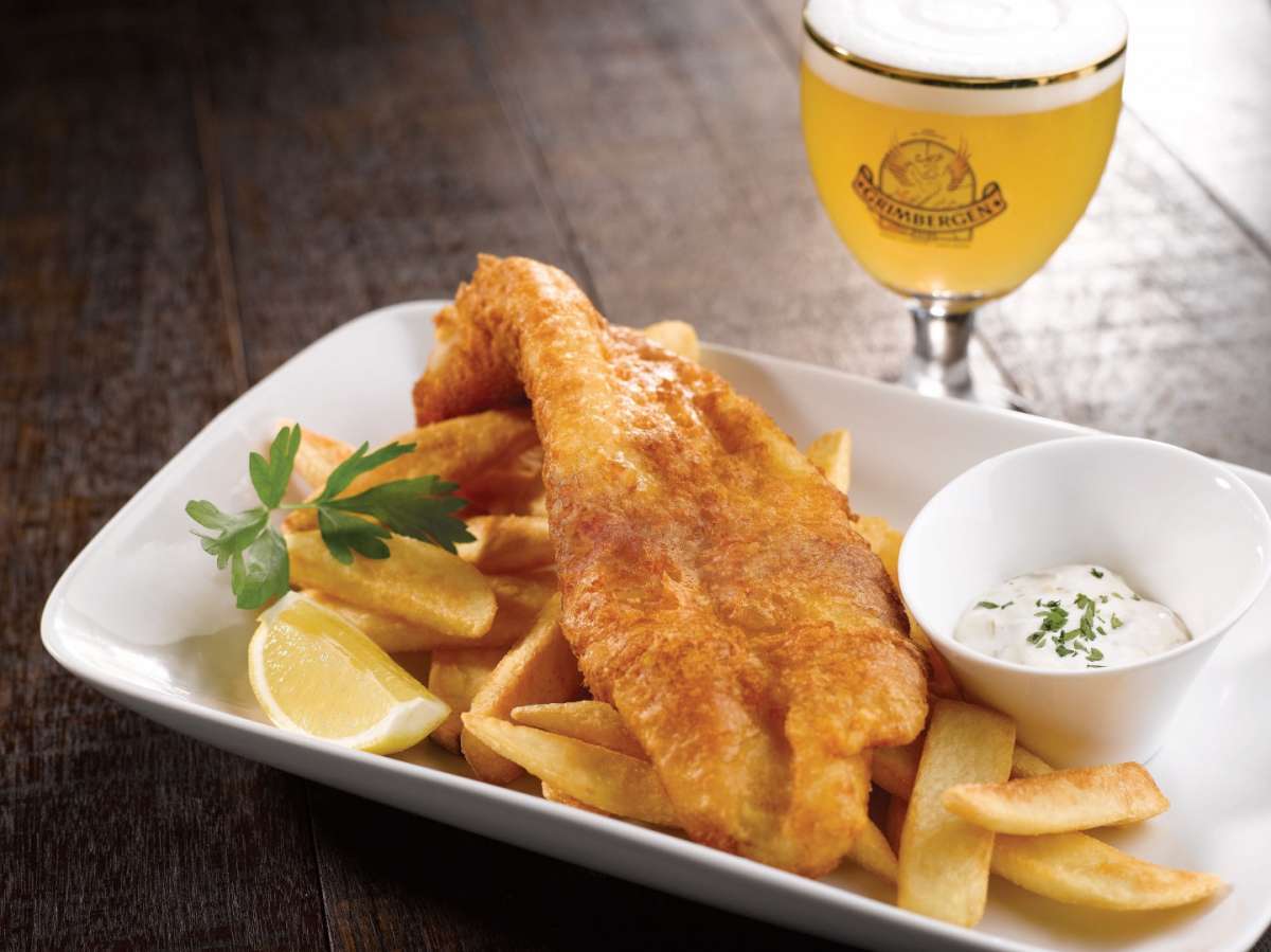 Fish and chips con birra