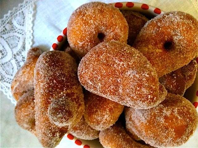 Graffe e zeppole fritte napoletane