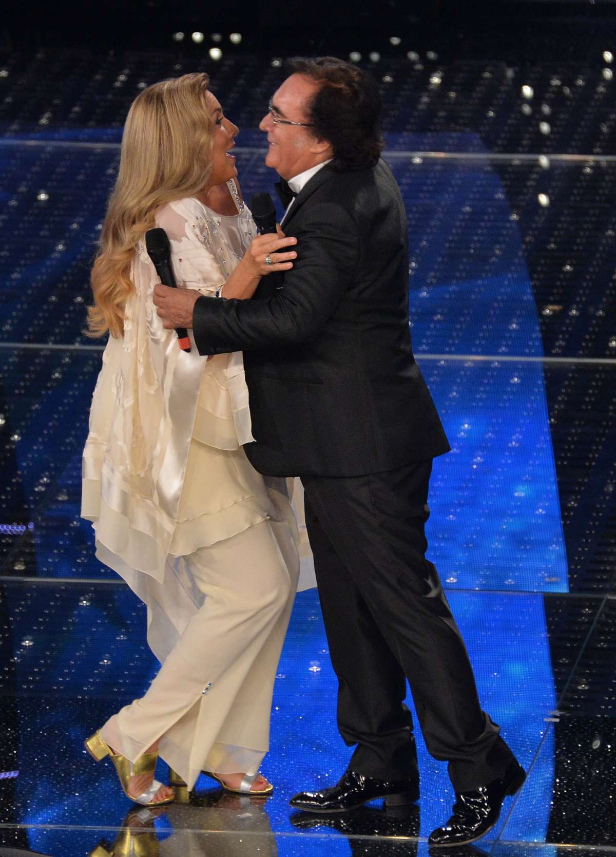 Il bacio dell'ex coppia vip