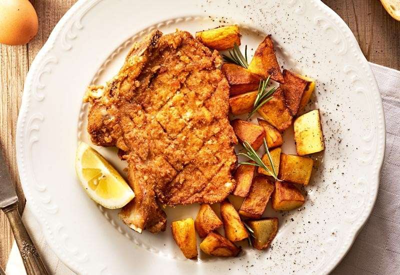 Piatto di cotoletta alla milanese