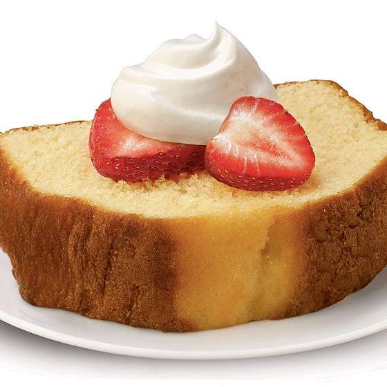 Pound cake con panna e fragole