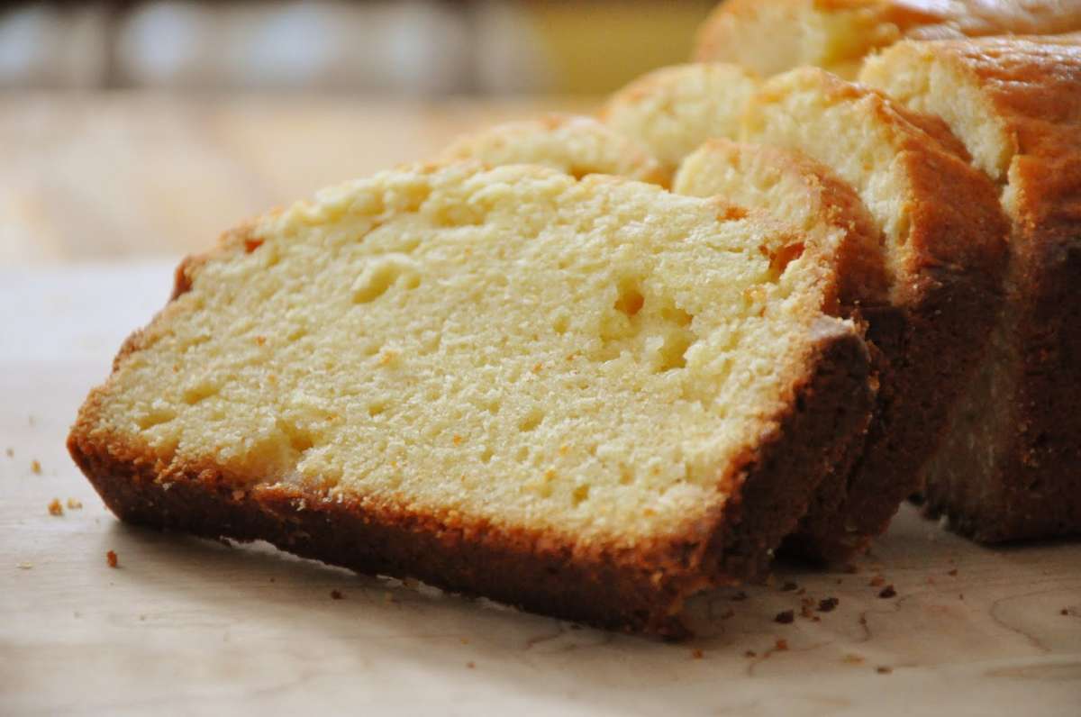 Pound cake servita a fette