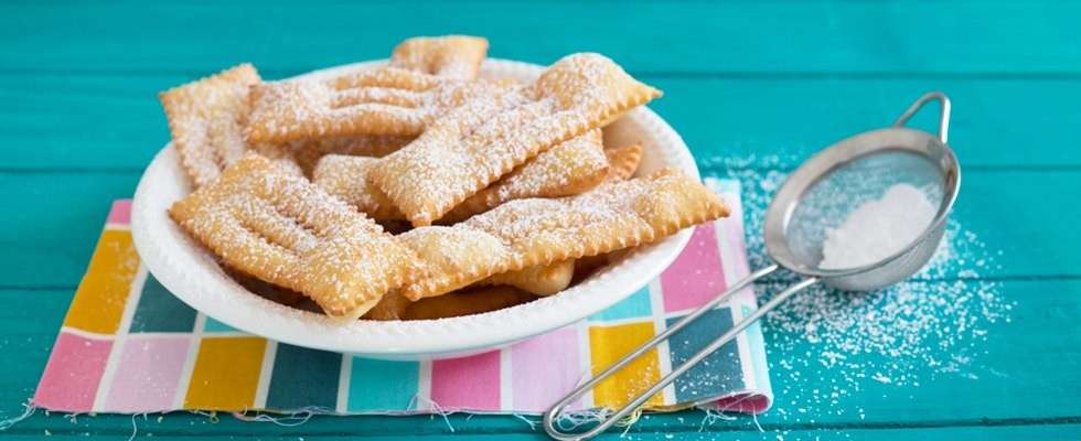 Preparazione chiacchiere semplici