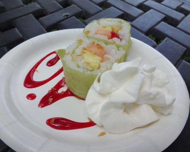 Sushi alla frutta con panna