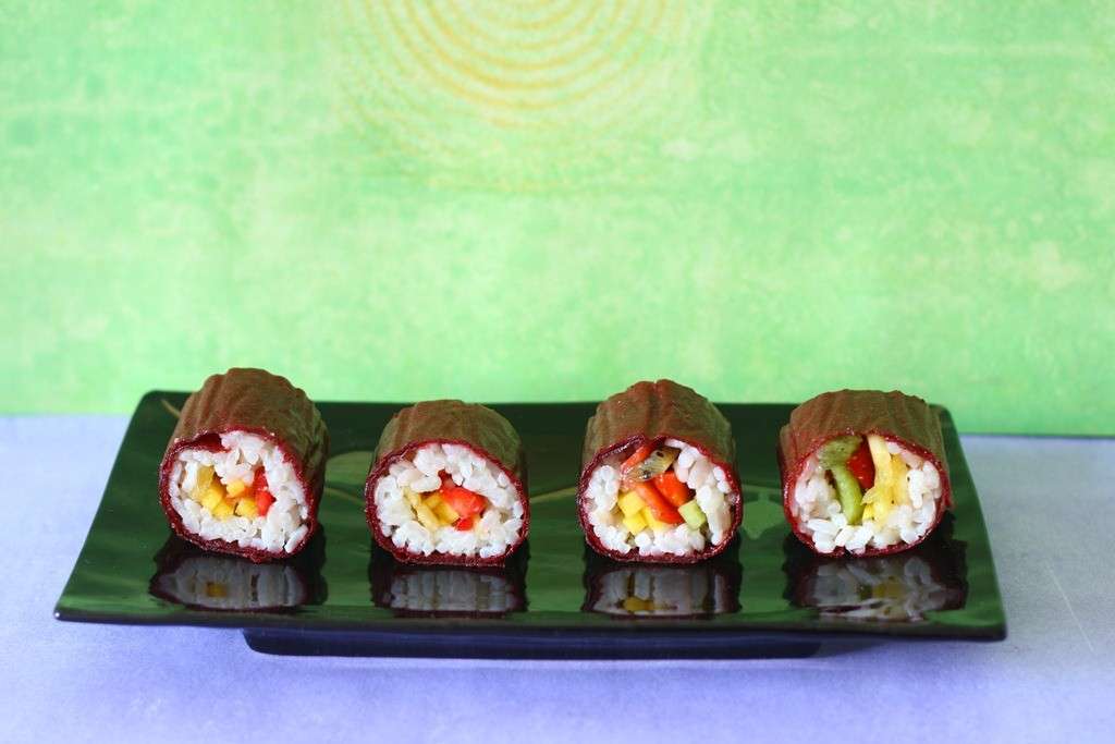 Sushi con frutta esotica