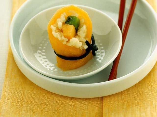 Sushi con melone e kiwi