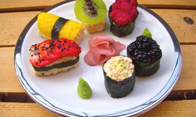 Sushi di frutta mista