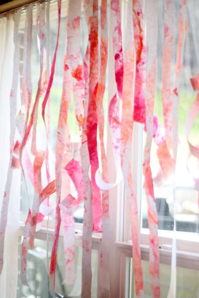 Tenda rosa con carta crespa
