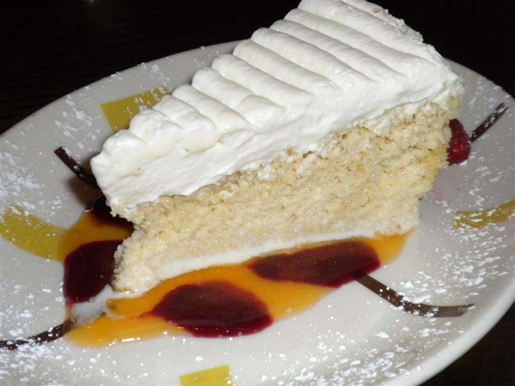 Torta tres leches con crema