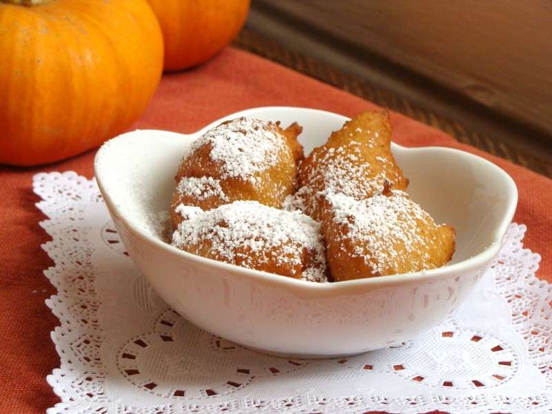 Zeppole al forno con zucchero a velo