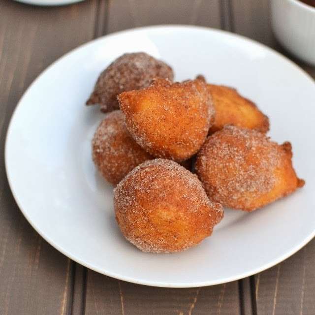 Zeppole fritte con zucchero